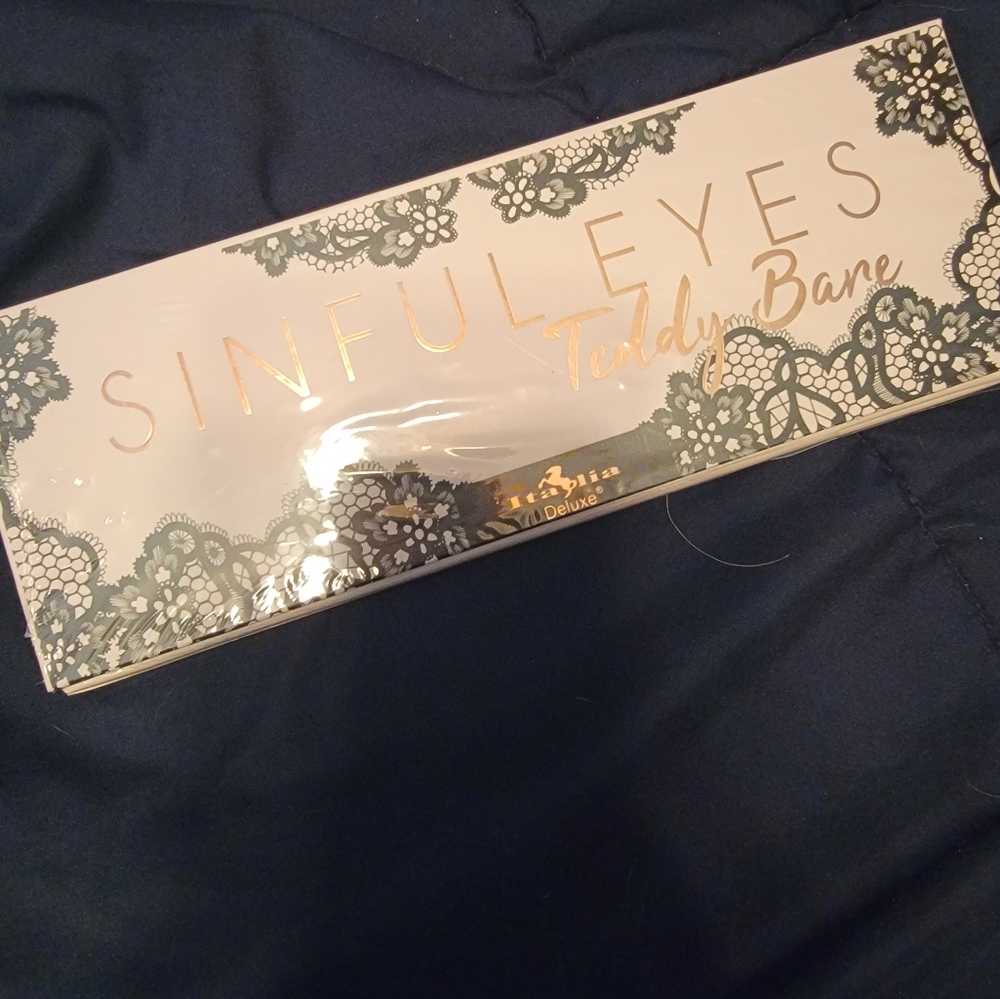 Sinful Eyes makeup pallette new